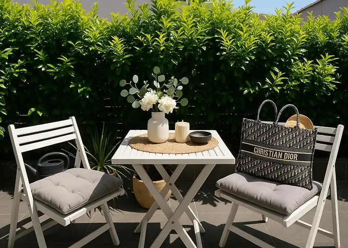 Sunny Garden The Modern דירה